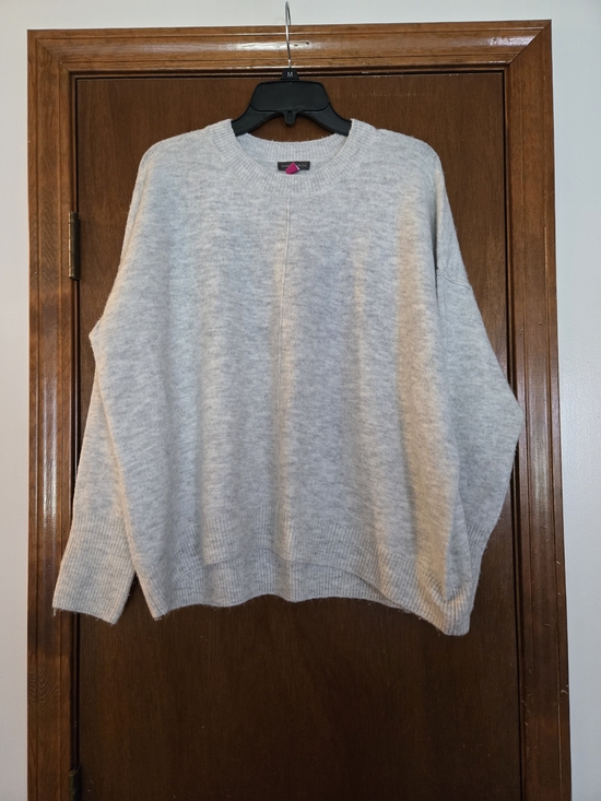 Vince Camuto Sweaters - Vince Camuto Light Grey Center Seam Crewneck Sweater M